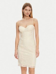 Guess Sukienka koktajlowa W5GK0N KCVJ0 Beżowy Regular Fit. Brązowe sukienki Guess, z aplikacjami, z syntetyku, wizytowe, bez kołnierzyka, bez ramiączek. Za 549,99 zł.