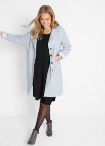 Sukienka z dzianiny punto di roma. Czarne sukienki bonprix, bez wzorów, z dzianiny, bez kołnierzyka, bez ramiączek, midi. Za 122,99 zł.