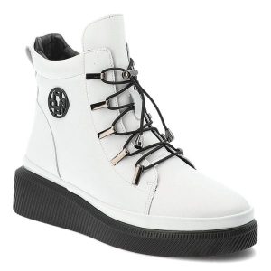 Białe Botki Filippo Stylowe Buty Damskie. Białe botki Filippo, na zimę, bez wzorów, bez obcasa, bez zapięcia. Za 246,99 zł.