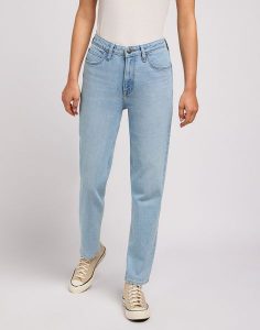 LEE DAMSKIE SPODNIE JEANSOWE CAROL LIGHT STORY 112348942. Jeansy Lee, bez wzorów, z jeansu. Za 209,99 zł.