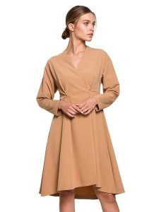 Stylove Sukienka w kolorze beżowym rozmiar: S. Brązowe sukienki Stylove, s, bez wzorów, bez kołnierzyka, bez ramiączek, midi. Za 168,06 zł.