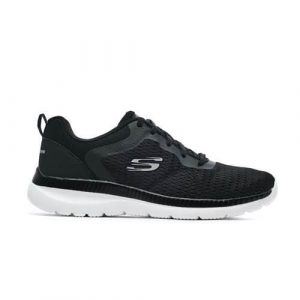Buty do chodzenia damskie Skechers Dynamight 20. Białe buty trekkingowe Skechers, z tkaniny, bez zapięcia. Za 259,99 zł.