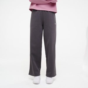 Spodnie dresowe damskie Puma Gym & Pilates. Czarne spodnie dresowe Puma, l, bez wzorów, z bawełny. Za 129,99 zł.