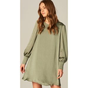 Mini sukienka o satynowym połysku - Khaki. Brązowe sukienki marki Mohito, z satyny. W wyprzedaży za 79,99 zł.