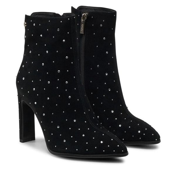 Botki GOE. Czarne botki Goe, bez wzorów, bez obcasa, na szpilce, bez zapięcia. Za 319,99 zł.