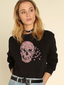 WOOOP Bluza "Beautiful Death" w kolorze czarnym rozmiar: M. Czarne bluzy Wooop, m, bez wzorów, bez kaptura. Za 108,99 zł.