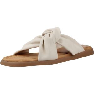 Sandały UNISA CAMBY GRA Biały. Białe sandały Unisa, bez wzorów, ze skóry, bez obcasa, bez zapięcia. Za 354,99 zł.