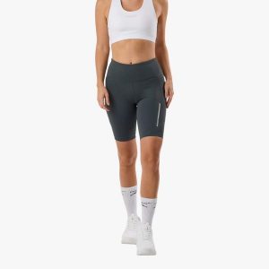 Krótkie legginsy treningowe damskie Swedemount Core Pocket Tights szybkoschnące. Zielone legginsy SWEDEMOUNT, bez wzorów, krótkie. Za 129,99 zł.