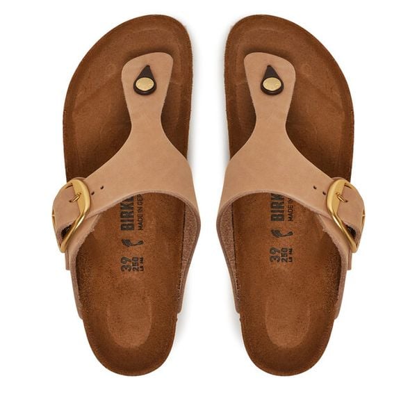 Japonki Birkenstock. Brązowe klapki Birkenstock, bez wzorów, bez obcasa. Za 486,99 zł.