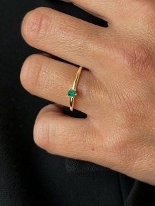 OR Carats Złoty pierścionek z kamieniem szlachetnym rozmiar: 52. Zielone pierścionki OR Carats, z szmaragdem, złote. Za 869,99 zł.