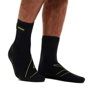 Skarpetki sportowe do pływania skarpety ocieplane Speedo Swim Socks. Czarne skarpetki Speedo, bez wzorów. Za 179,99 zł.