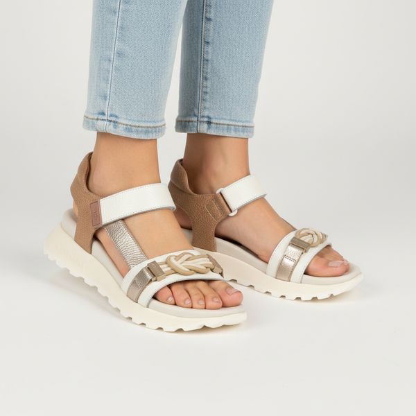 Sandały damskie Hispanitas, cholewka ze skóry naturalnej sportowa forma z regulowanymi paskami odkryta konstrukcja stabilna podeszwa zapewniająca wyg. Białe sandały Hispanitas, bez wzorów, ze skóry, bez obcasa, na platformie, bez zapięcia. Za 530,90 zł.