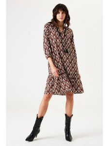 Garcia Sukienka w kolorze kremowo-czarno-czerwonym rozmiar: S. Brązowe sukienki Garcia, s, z aplikacjami, z tkaniny, bez kołnierzyka, bez ramiączek, midi, rozkloszowane. Za 122,09 zł.