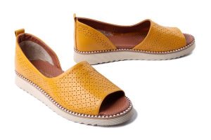 ARTIKER RELAKS 56C2534 żółty, sandały damskie. Żółte sandały Artiker Relaks, bez wzorów, bez obcasa, na płaskiej podeszwie, bez zapięcia. Za 174,93 zł.