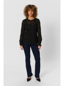 Kaffe Bluzka w kolorze czarnym rozmiar: 40. Czarne bluzki Kaffe, bez wzorów, z koronki, bez kołnierzyka, bez ramiączek. Za 91,77 zł.
