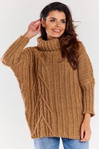 Sweter Oversize z Golfem - Karmelowy. Brązowe golfy Awama, bez wzorów, z materiału. Za 229,90 zł.