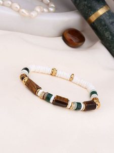 Charlize Pozłacana bransoletka z jaspisami i kamieniami ozdobnymi rozmiar: onesize. Białe bransoletki Charlize, z jaspisem, pozłacane. Za 104,39 zł.