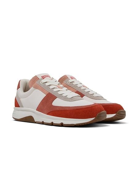 Camper Sneakersy w kolorze kremowo-pomarańczowym rozmiar: 38. Brązowe trampki Camper, bez wzorów, z materiału, bez zapięcia. Za 305,29 zł.