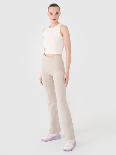 4F Legginsy z rozszerzanymi nogawkami damskie - beżowe S. Brązowe legginsy 4f, bez wzorów, z bawełny, z podwyższonym stanem, długie. W wyprzedaży za 59,99 zł.