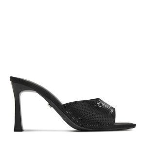 Klapki Juicy Couture. Czarne klapki Juicy Couture, bez wzorów, bez obcasa. Za 249,99 zł.