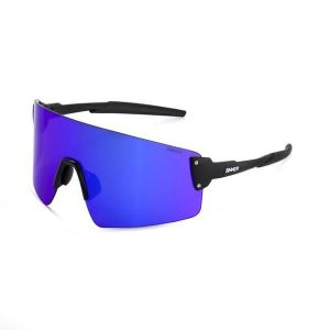 Okulary przeciwsłoneczne SINNER Snap, czarne. Czarne okulary przeciwsłoneczne SINNER. W wyprzedaży za 340,00 zł.