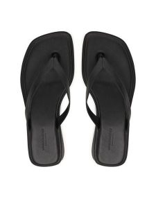 Vagabond Shoemakers Japonki Izzy 5913-401-20 Czarny. Czarne klapki Vagabond Shoemakers, bez wzorów, ze skóry, bez obcasa. Za 369,99 zł.