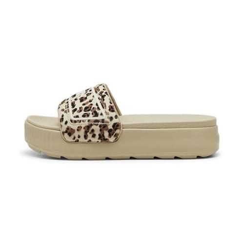 Klapki damskie Puma Karmen Slide. Brązowe klapki Puma, bez wzorów, z materiału, bez obcasa. Za 153,99 zł.