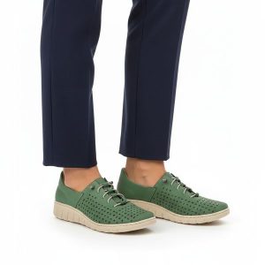 Półbuty damskie Wasak, niski fason sznurowane ażurowa cholewka miękka konstrukcja elastyczna podeszwa lekka forma wygodne dopasowanie oddychający mat. Zielone półbuty Wasak, w ażurowe wzory, z nubiku, bez obcasa, bez zapięcia. Za 339,00 zł.