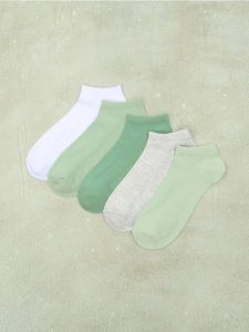 Skarpetki 4 pack - zielony. Zielone skarpetki Sinsay, bez wzorów. W wyprzedaży za 11,99 zł.