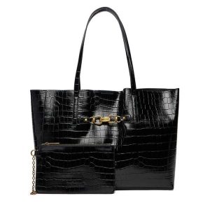 Torebka Just Cavalli. Czarne shopper bag Just Cavalli, bez wzorów, bez dodatków. Za 639,99 zł.