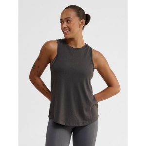 Damski tank top Hummel Vanja. Brązowe topy Hummel, bez wzorów, sportowe, bez kołnierzyka, bez ramiączek. Za 147,00 zł.