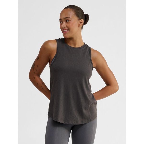 Damski tank top Hummel Vanja. Brązowe topy Hummel, bez wzorów, sportowe, bez kołnierzyka, bez ramiączek. Za 147,00 zł.