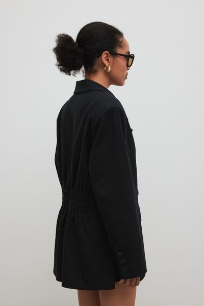 Marynarka z marszczeniem w kolorze TOTALLY BLACK - ROCHELLE. Czarne marynarki i żakiety Marsala, m, bez wzorów, z bawełny, eleganckie. Za 599,90 zł.