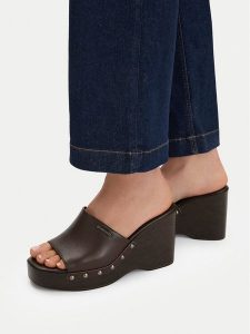 G-Star Raw Klapki CEO-19769-01 Brązowy. Brązowe klapki G-Star, bez wzorów, ze skóry, bez obcasa. Za 179,99 zł.