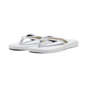 Damskie klapki Sandy Flip PUMA White Gold. Białe klapki Puma, bez wzorów, bez obcasa. Za 77,99 zł.