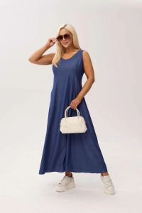 Sukienka denimowa Tessa MAXI – lekko taliowana, z kieszeniami OVERSIZE PLUS SIZE XXL WIOSNA LATO. Sukienki Moda Size Plus Iwanek, do pracy, na lato, plus size, bez wzorów, z poliesteru, biznesowe, bez kołnierzyka, plus size, bez ramiączek, maxi, dopasowane. Za 329,90 zł.
