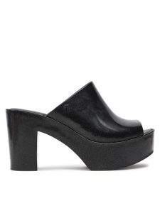 Melissa Klapki Melissa Mule Ad 32233 Czarny. Czarne klapki Melissa, bez wzorów, z tworzywa sztucznego, bez obcasa. Za 289,99 zł.
