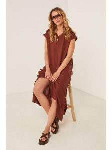 Joséfine Sukienka "Kalel" w kolorze brązowym rozmiar: XL. Brązowe sukienki Joséfine, xl, bez wzorów, bez kołnierzyka, bez ramiączek, maxi. Za 180,49 zł.