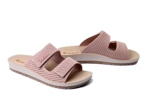 INBLU AG-15 023 różowy, klapki damskie. Czerwone klapki Inblu, bez wzorów, bez obcasa. Za 74,99 zł.