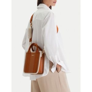 Torebka MEXX. Brązowe torebki klasyczne Mexx, bez wzorów, bez dodatków. Za 249,99 zł.