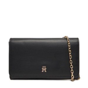 Torebka Tommy Hilfiger. Czarne torebki klasyczne TOMMY HILFIGER, bez wzorów, bez dodatków. Za 269,99 zł.