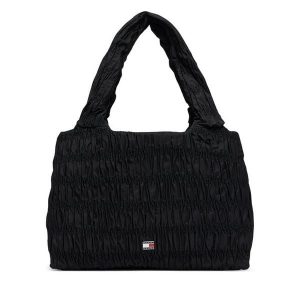 Torebka Tommy Jeans. Czarne torebki klasyczne Tommy Jeans, bez wzorów, z jeansu, bez dodatków. Za 569,99 zł.