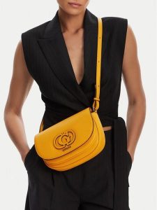 Guess Torebka Calebra HWBG95 36210 Żółty. Żółte listonoszki Guess, z aplikacjami, ze skóry, bez dodatków. Za 449,99 zł.