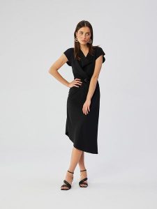 Stylove Sukienka w kolorze czarnym rozmiar: L. Czarne sukienki Stylove, l, bez wzorów, z tkaniny, z asymetrycznym kołnierzem, bez ramiączek, midi, asymetryczne. Za 237,17 zł.