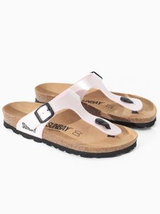 Sunbay Japonki "Camelia" w kolorze jasnoróżowym rozmiar: 37. Różowe klapki Sunbay, bez wzorów, ze skóry, z otwartym noskiem, bez obcasa. Za 122,96 zł.