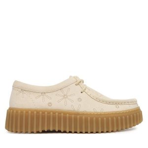 Półbuty Clarks. Białe półbuty Clarks, bez wzorów, bez obcasa, na płaskiej podeszwie, bez zapięcia. Za 397,99 zł.