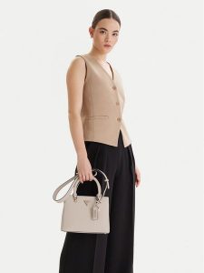 Guess Torebka Noelle II HWZG96 72050 Beżowy. Brązowe torebki klasyczne Guess, z aplikacjami, ze skóry, bez dodatków. Za 417,99 zł.