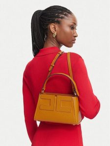 Elisabetta Franchi Torebka BS-07A-66E2-V360 Żółty ciemny. Żółte kuferki Elisabetta Franchi, bez wzorów, ze skóry, bez dodatków. Za 1 539,00 zł.