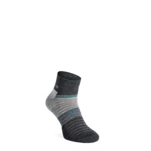 Skarpety merino Inov-8 Merino Mid Sock. Szare skarpetki Inov-8, bez wzorów. Za 62,99 zł.