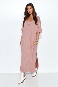 Wiskozowa Maxi Sukienka Oversize - Różowa. Czerwone sukienki Makadamia, xxl, bez wzorów, z dzianiny, bez kołnierzyka, bez ramiączek, maxi, oversize. Za 229,90 zł.